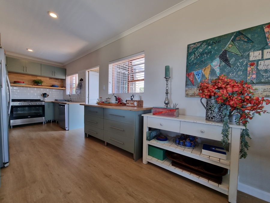 4 Bedroom Property for Sale in Wavecrest Eastern Cape